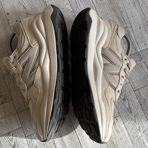 New Balance 5740 Nimbus women's 9.5‎ Sea Salt & White Low Top Sneaker  Running - Picture 6 of 10